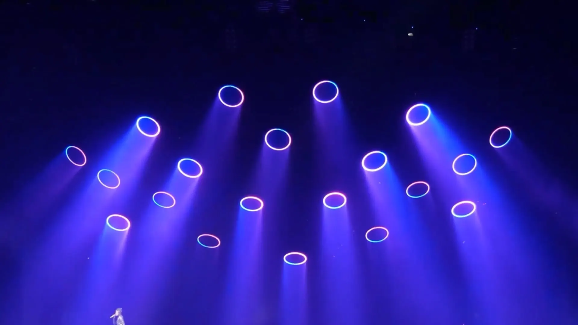 Kinetic fixtures in motion over a stage